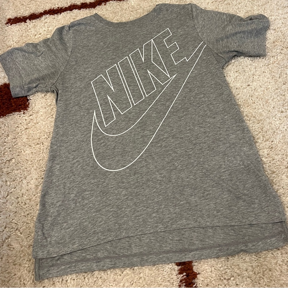 Women’s Nike shirt